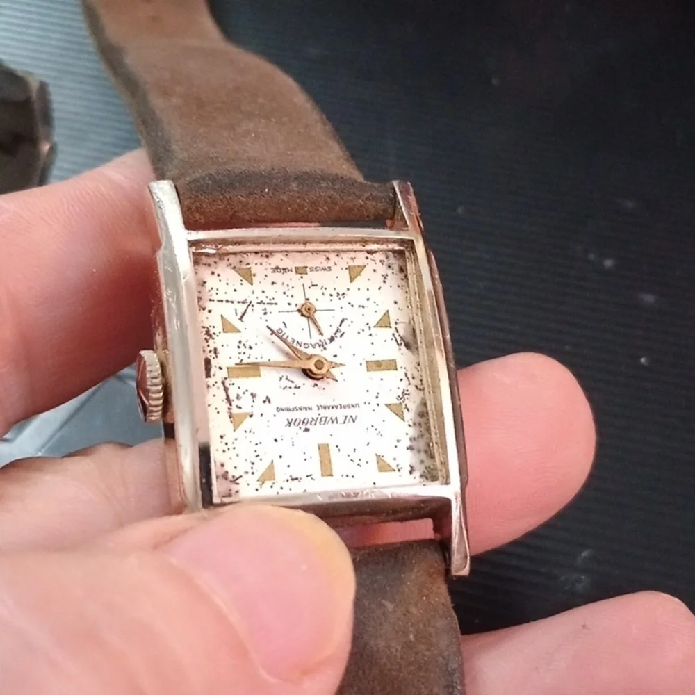 Large lot of watches and parts for repair, parts, etc.